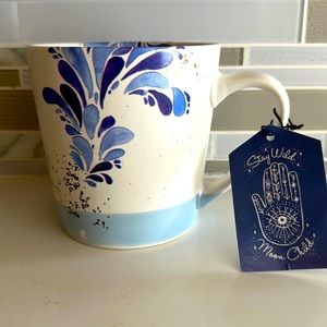 White and blue leaves 21 oz ceramic mug